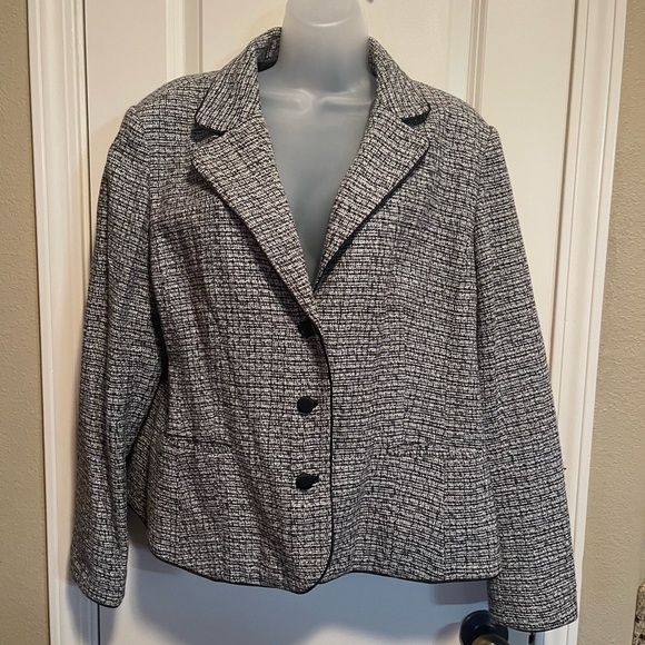 Covington Jackets & Blazers - Gray black and white 3 button blazer size XL